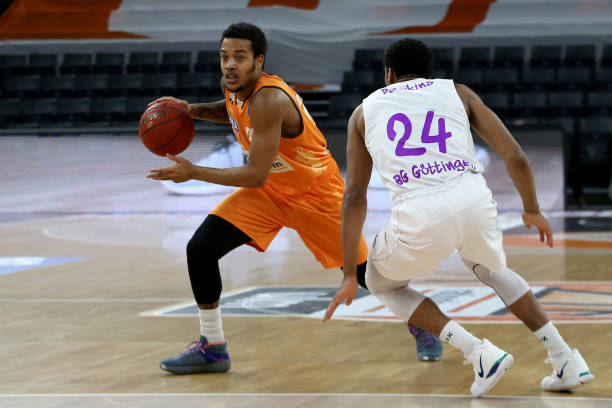 加强了伯恩 加强了伯恩