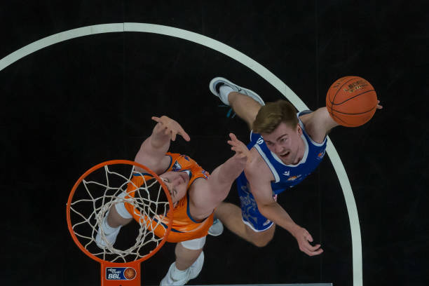 而上海海港 而上海海港