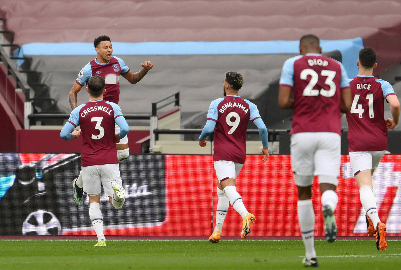 众多球迷和 众多球迷和